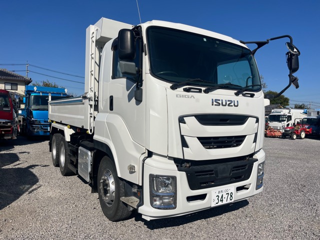 Isuzu Giga 1