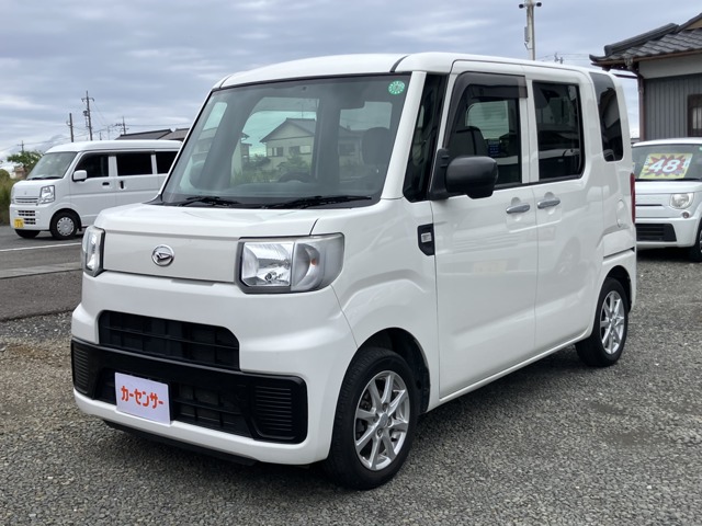 Daihatsu Hijet Cargo 660 D with 1-year unlimited mileage warranty, navigation, TV, backup camera, Bluetooth connection, ETC, idling stop, keyless