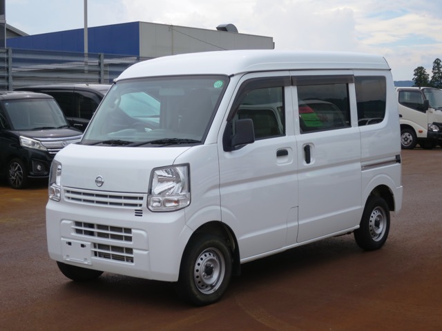 Nissan NV100 Clipper 1