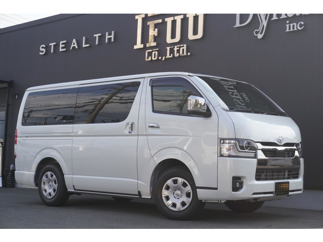Toyota Hiace Van 1