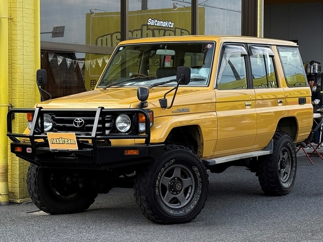 Toyota Land Cruiser 70 2