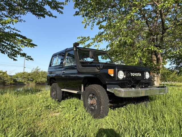 Toyota Land Cruiser 70 2