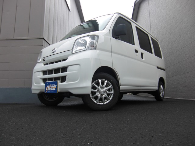 Daihatsu Hijet Cargo 1