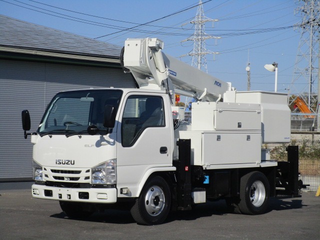 2017 Isuzu Elf