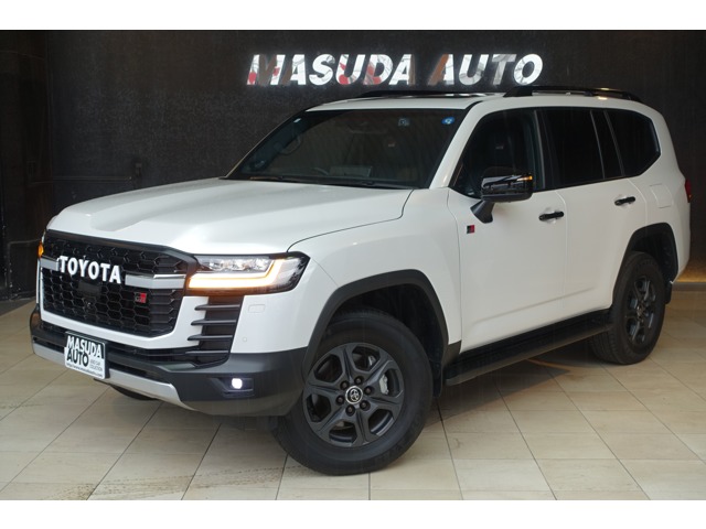 Toyota Land Cruiser 300 2