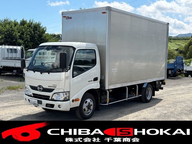 Hino Dutro 1