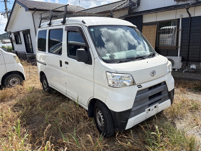 Daihatsu Hijet Cargo 1