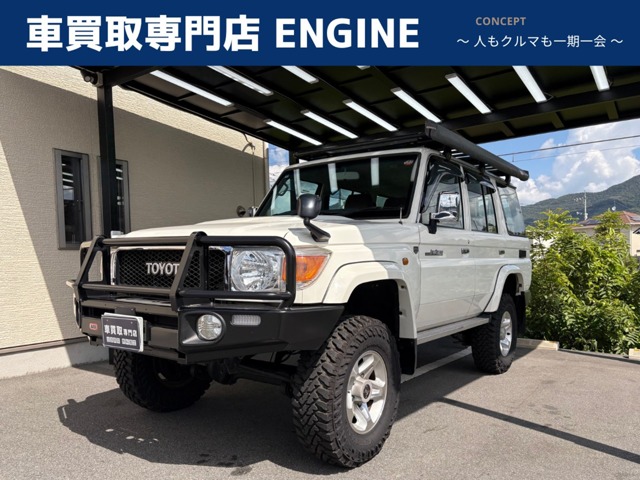 Toyota Land Cruiser 70 2