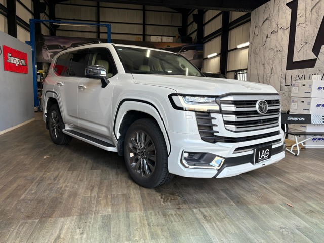 Toyota Land Cruiser 300 2