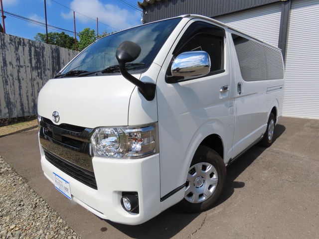 Toyota Hiace Van 1