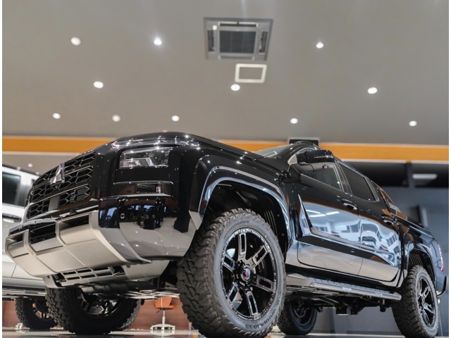 Mitsubishi Triton 2
