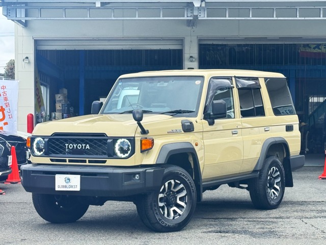 Toyota Land Cruiser 70 2