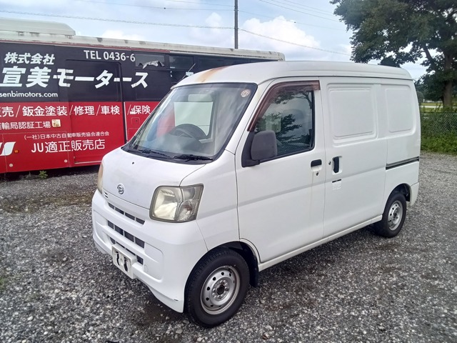 Daihatsu Hijet Cargo 1