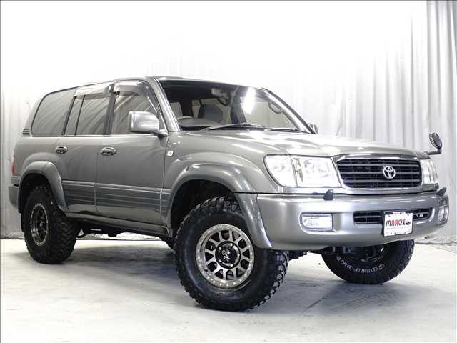 Toyota Land Cruiser 100 2