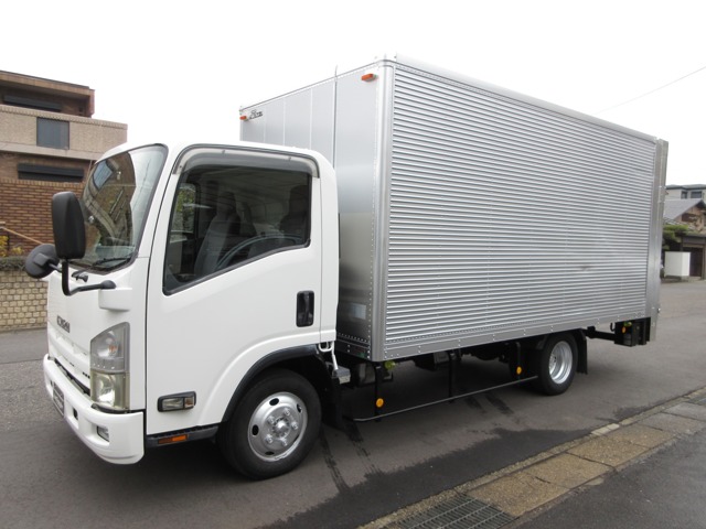 Isuzu Elf 1
