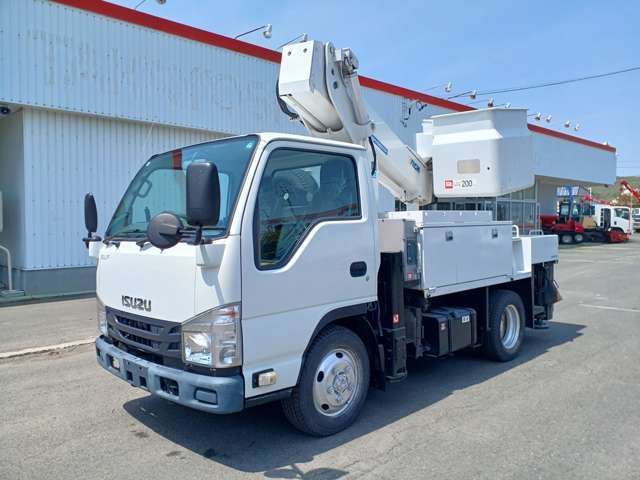 2018 Isuzu Elf