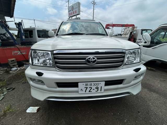 Toyota Land Cruiser 100 2