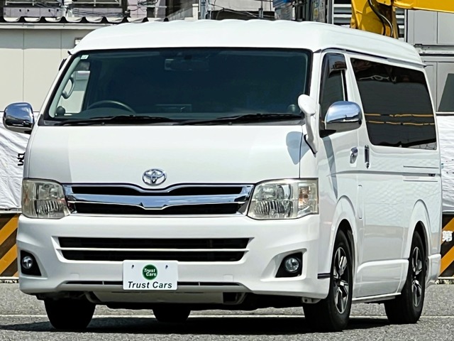 Toyota Hiace 1