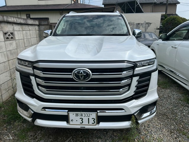 Toyota Land Cruiser 300 2