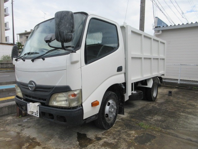 Hino Dutro 1