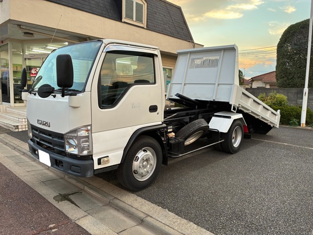 Isuzu Elf 1