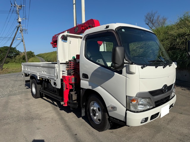 Hino Dutro 1