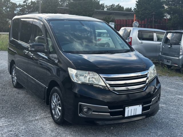 Nissan Serena 1