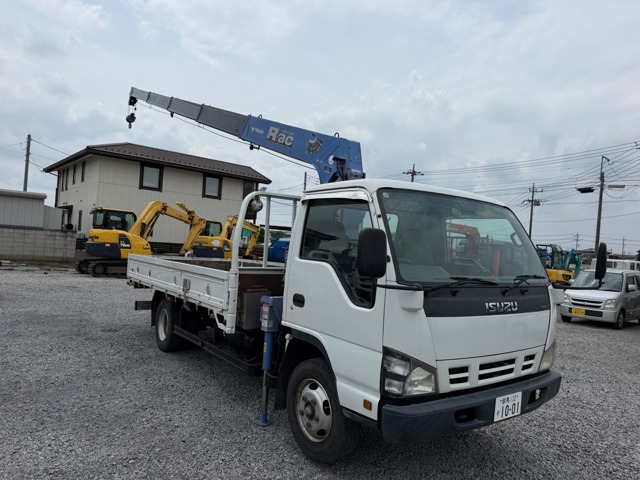 Isuzu Elf 1