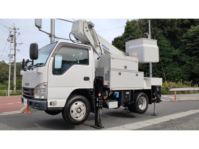 2018 Isuzu Elf