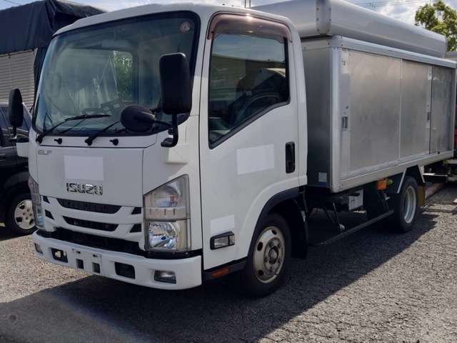 Isuzu Elf 1