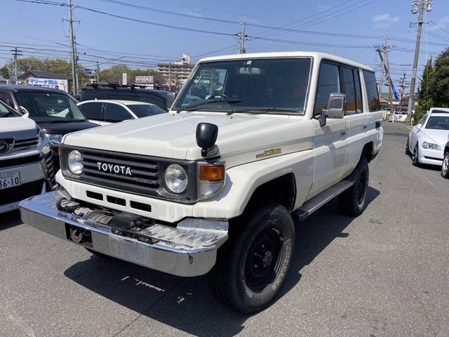 Toyota Land Cruiser 70 2