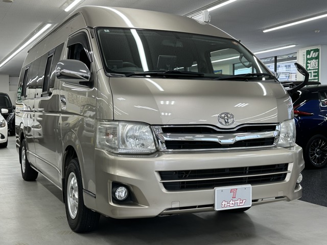 Toyota Hiace Van 1