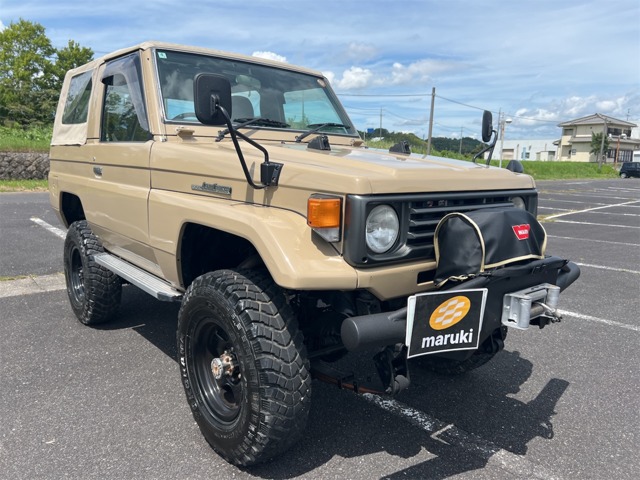 Toyota Land Cruiser 70 2