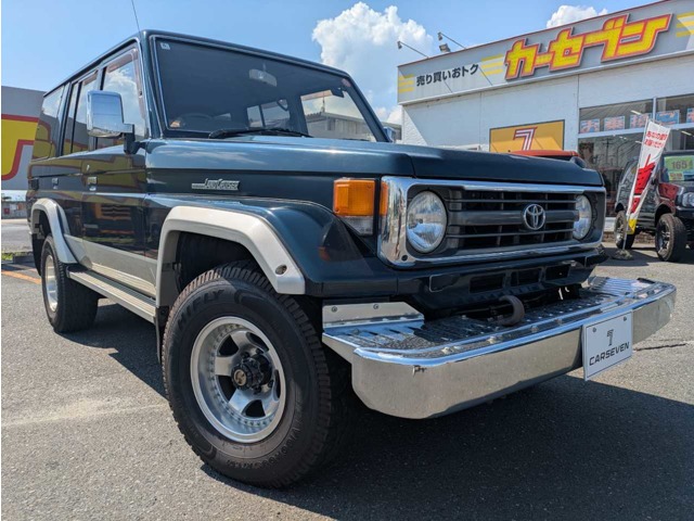 Toyota Land Cruiser 70 2