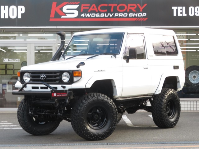 Toyota Land Cruiser 70 2