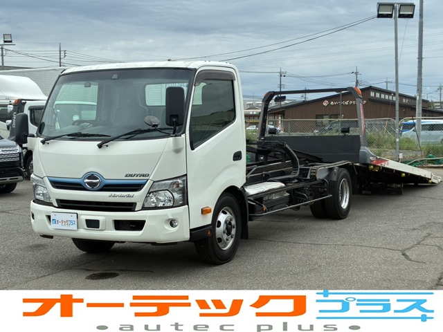 Hino Dutro Hybrid 1