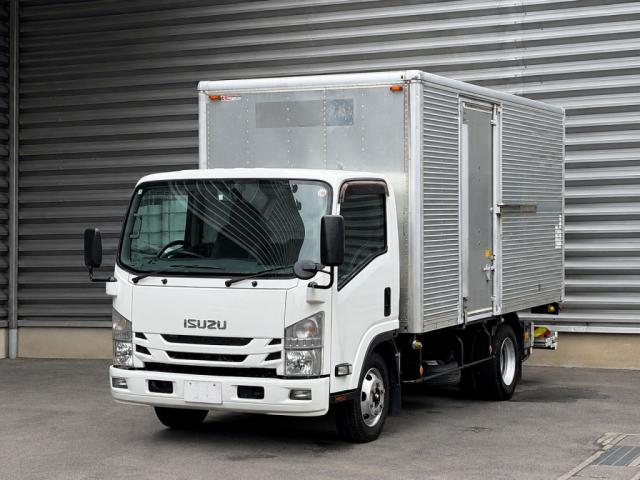 2017 Isuzu Elf