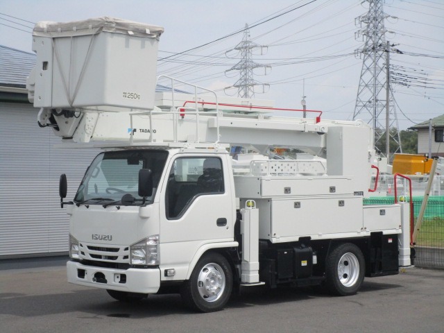 Isuzu Elf 1