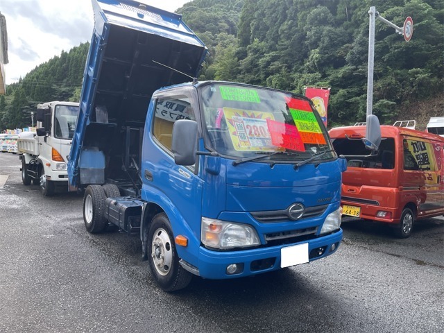 Hino Dutro 1