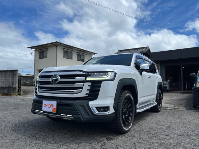 Toyota Land Cruiser 300 2