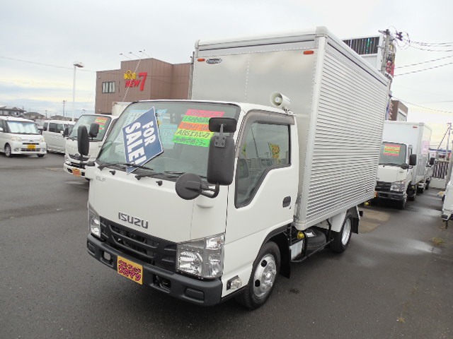 Isuzu Elf 1