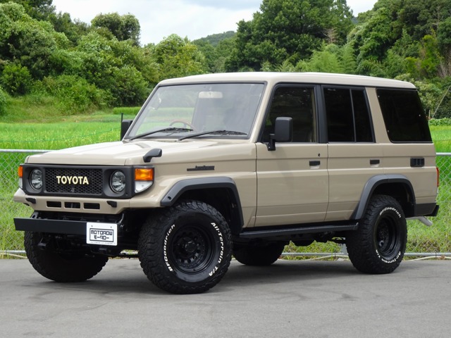 Toyota Land Cruiser 70 2