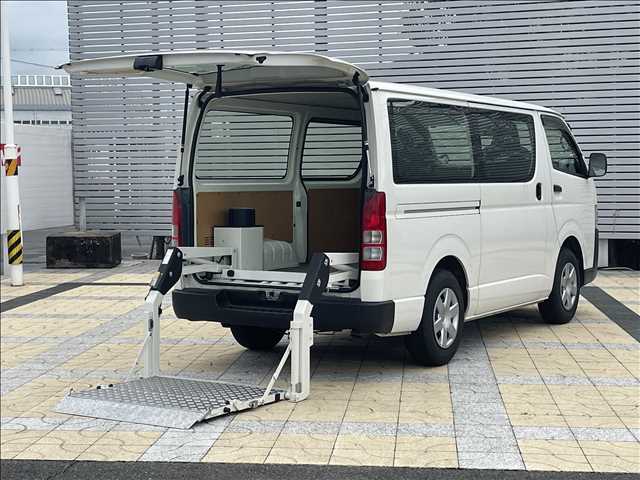 Toyota Hiace Van 1