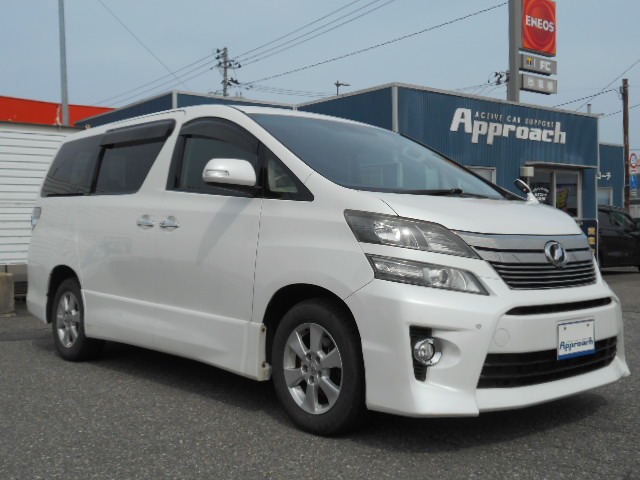 Toyota Vellfire 1