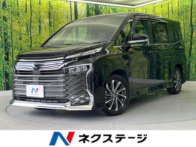 Toyota Voxy 1