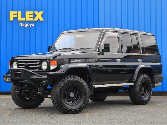 Toyota Land Cruiser 70 2