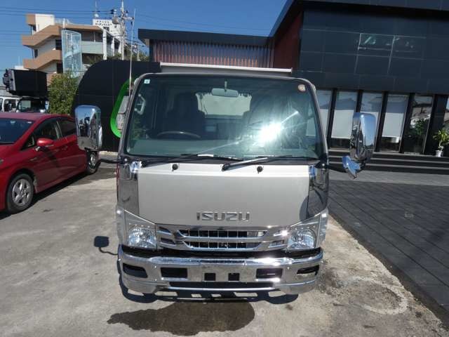 Isuzu Elf 2