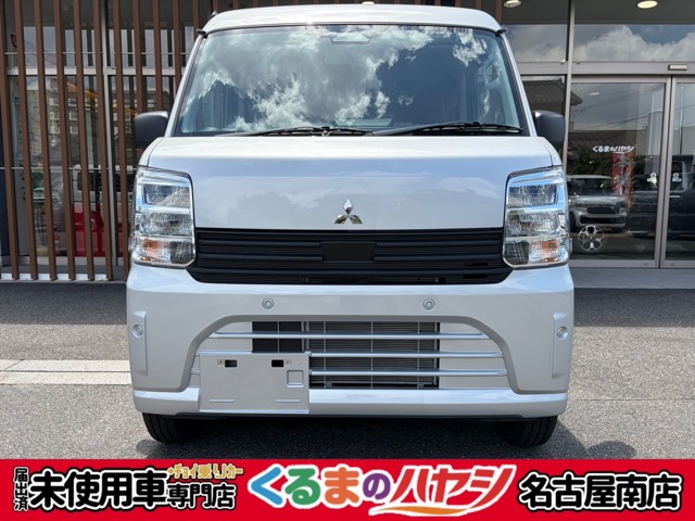 Mitsubishi Minicab Van 1
