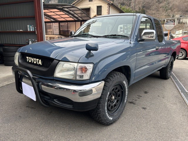 Toyota Hilux 1