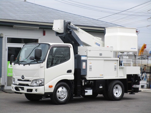 Hino Dutro 1